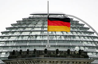 A economia alemã vai voltar a acelerar neste ano, após uma contração no último trimestre de 2012