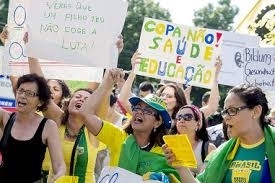Tem muita gente querendo pegar carona nas manifestações brasileiras.