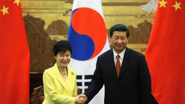 O presidente chinês, Xi Jinping, recebeu nesta quinta-feira a homóloga sul-coreana, Park Geun-hye