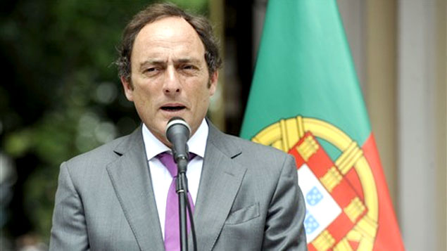 Paulo Portas deixa a chancelaria portuguesa e enfraquece o governo de direita instalado no país em crise