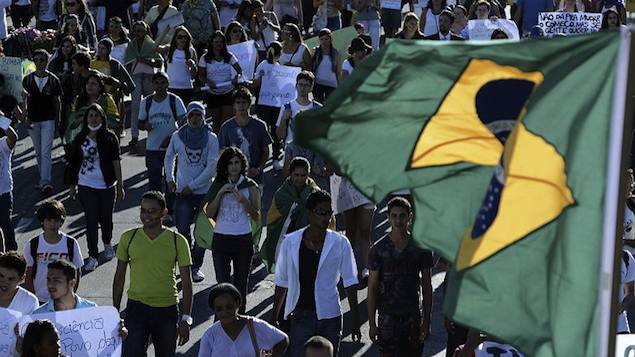 O Brasil da mídia e o país real
