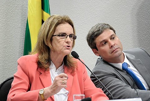 Graça Foster e o senador Lindbergh Farias, presidente da CAE e da reunião conjunta desta terça