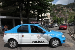 Após um tumulto entre policiais e manifestantes, o policiamento foi reforçado no Complexo do Lins, na Zona Norte do Rio