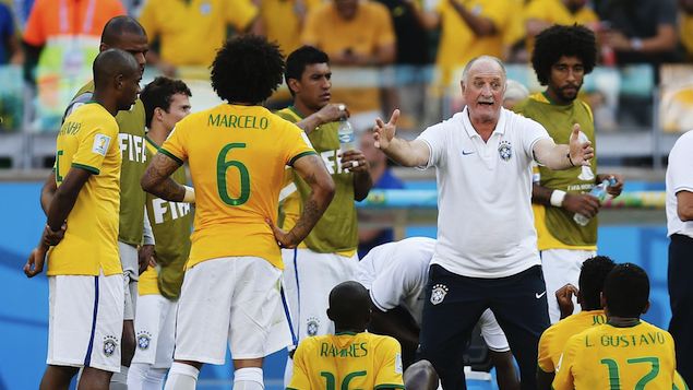 Como é realizado habitualmente, nos dias de reapresentação após um jogo, a Seleção Brasileira trabalhou nesta segunda-feira dividida em dois grupos na Granja Comary