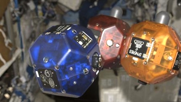 Smartphones do Google com tecnologia de sensores 3D de última geração estão prestes a entrar em órbita, onde se tornarão os cérebros e os olhos de robôs flutuantes na Estação Espacial Internacional