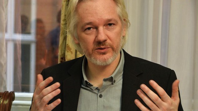 O fundador do Wikileaks nega que sua saída 'iminente' se deva à sua saúde frágil