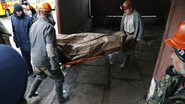 A administração pró-Kiev da região de Donetsk disse que já foram retirados 14 corpos da mina e que sete tinham sido identificados