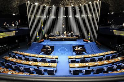 A proposta divide CUT e Força Sindical, que prometem grandes manifestações a favor e contra o projeto no Dia do Trabalhador