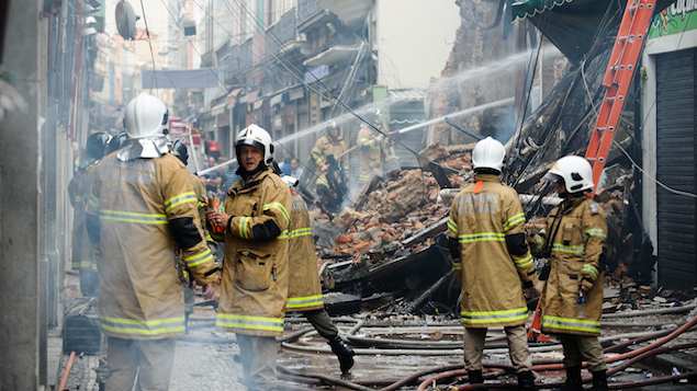 Bombeiros foram deslocados para a região para tentar conter as chamas