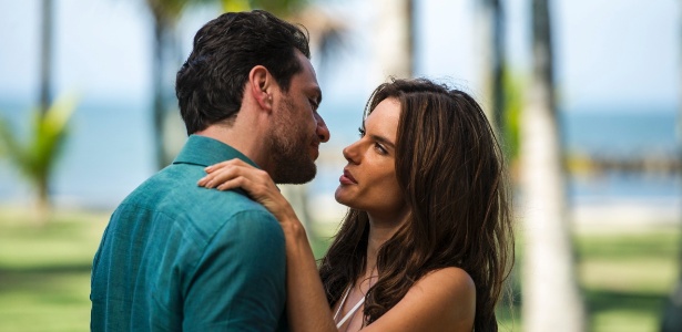 Alexandre (Rodrigo Lombardi) e Samia (Alessandra Ambrósio) em "Verdades Secretas"