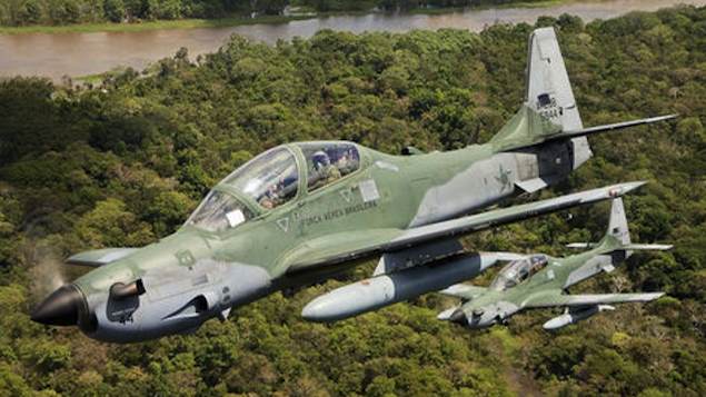 Equipes da Força Aérea Brasileira (FAB) tentaram fazer nesta quarta-feira o resgate dos corpos de duas vítimas de um acidente aéreo no Pará