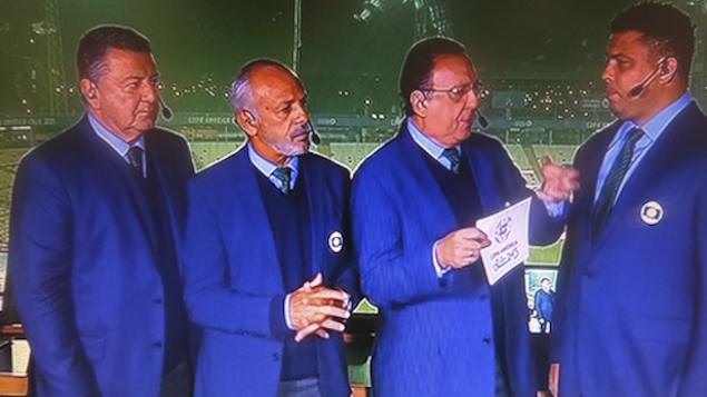 Arnaldo César Coelho, Júnior, Galvão Bueno e Ronaldo em transmissão do jogo da seleção brasileira