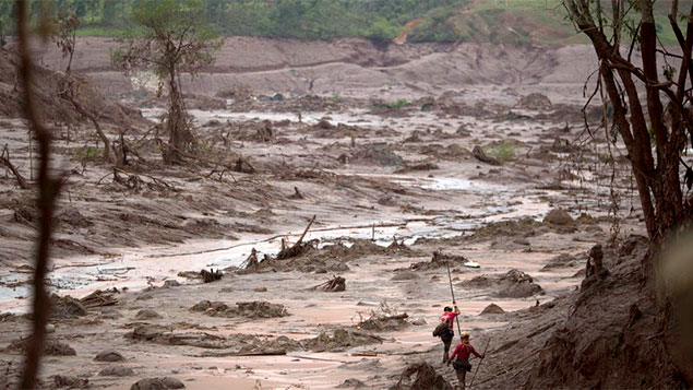 Após o tsunami de lama, o Rio Doce foi atingido e sua extensão até o mar