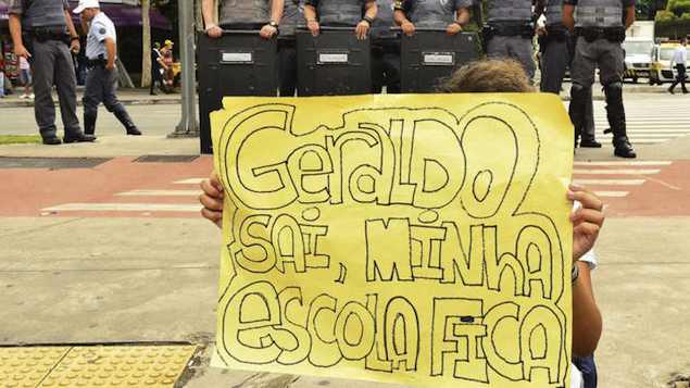 A Polícia Militar informou que acompanha o protesto desde as 7h20 e que não fez contagem do número de manifestantes