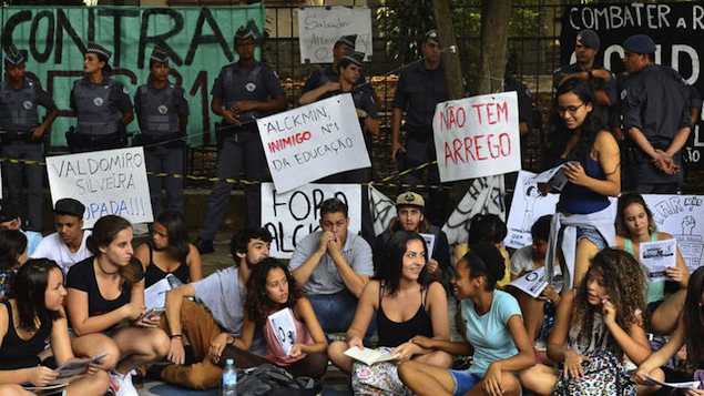 O número de escolas desocupadas em São Paulo aumentou para 85 no início da manhã desta segunda-feira