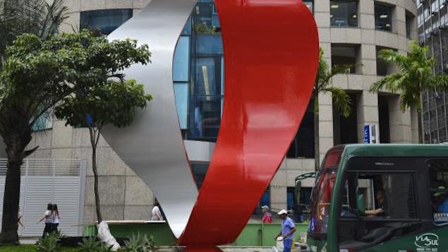 Escultura da artista plástica Tomie Ohtake chama a atenção de quem passa pela Avenida Paulista