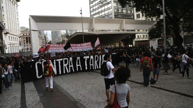 O ato, convocado pelo Movimento Passe Livre, foi contra o aumento das tarifas