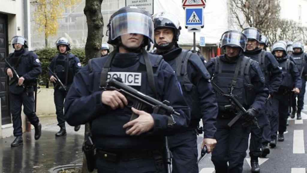 Mais de 90 mil policiais, soldados e agentes privados serão mobilizados em toda a França para fazer a segurança a Euro 2016