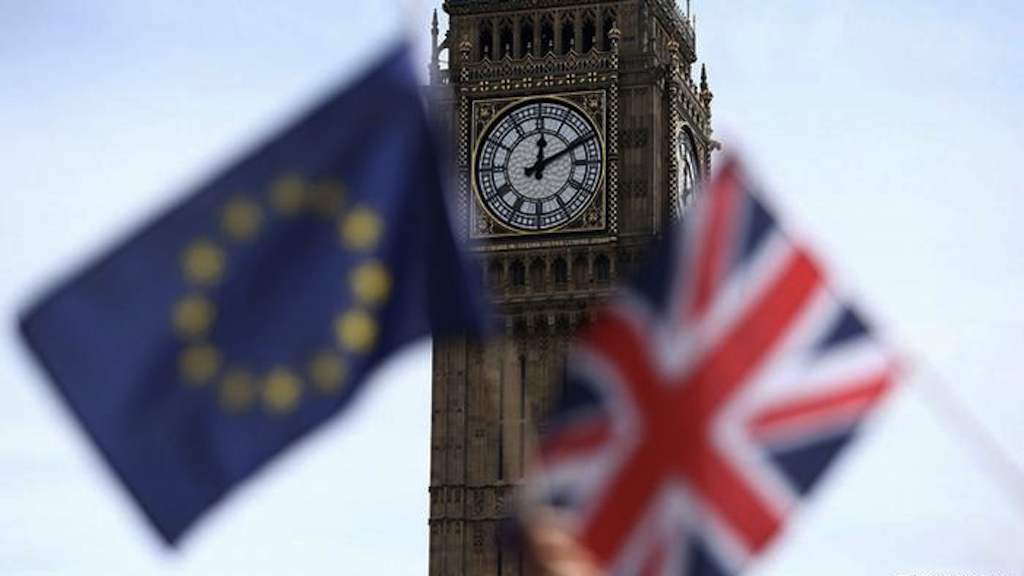 No último dia de campanha do referendo sobre a permanência do Reino Unido na União Europeia (UE), os líderes das campanhas contrárias e a favor do chamado Brexit percorrem o país 