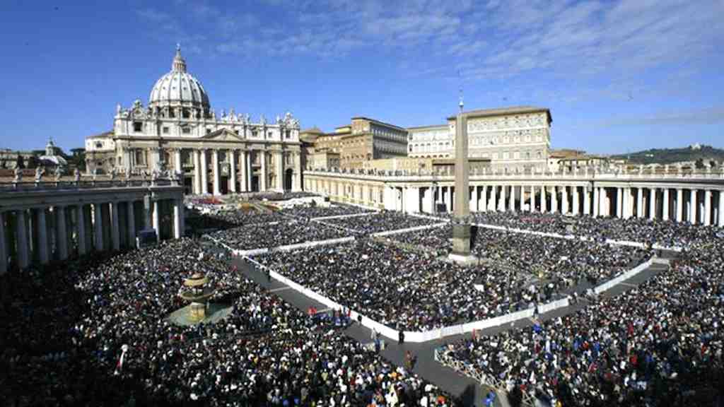 Canonização de Madre Teresa de Calcutá reune mais de 100 mil fiéis na Praça de São Pedro, em Roma