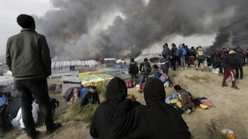 O campo de imigrantes de Calais, conhecido como "Selva", testemunhou o terceiro dia de uma operação do governo para esvaziá-lo nesta quarta-feira