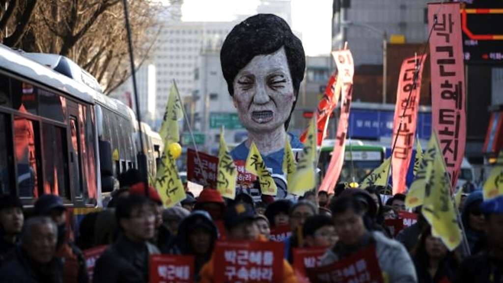 Manifestantes que pediam a renúncia da presidente da Coreia do Sul, Park Geun-hye, marcharam neste sábado pela sétima semana seguida