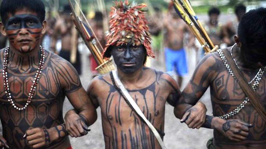 Resultado de imagem para Índios ocupam canteiro de obras da Usina de São Manoel, no Pará