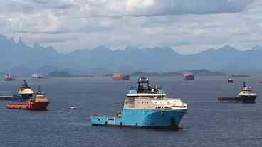 MP quer solução para navios abandonados na Baía de Guanabara