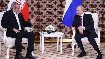 Putin estreita laços com Irã em reunião na Ásia Central