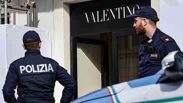 Boutique da grife de luxo Valentino é assaltada em Roma
