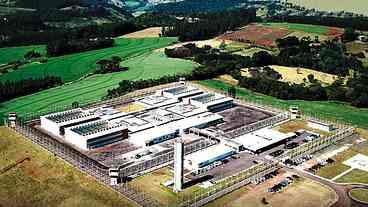 Fernandinho Beira-Mar é alvo de operação contra roubo de cargas no Rio