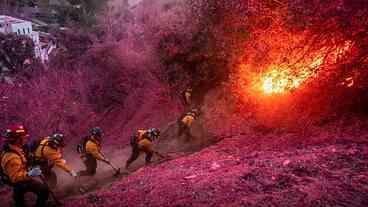 Incêndio volta a atingir Los Angeles e força evacuação