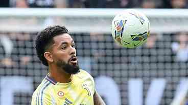 Douglas Luiz sofre lesão muscular e desfalcará Juventus