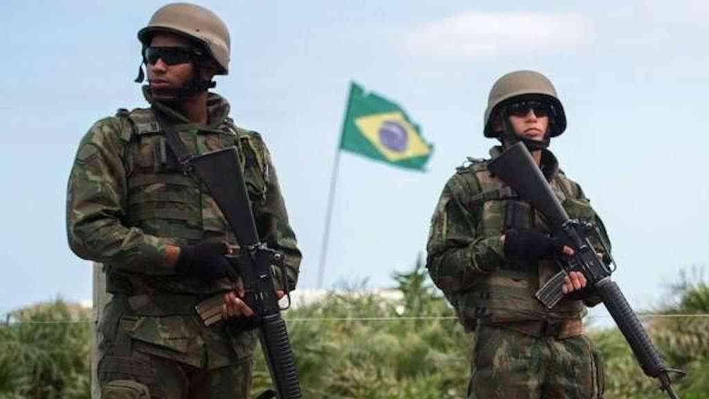Militares recebem aumento de salário, no aniversário do golpe | As Forças Armadas tiveram o soldo reajustado, por Medida Provisória