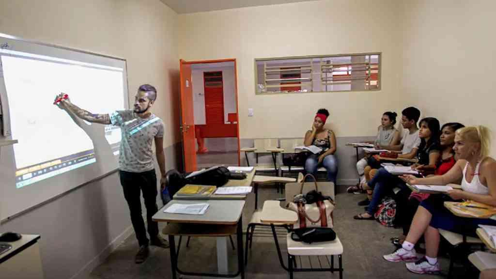 Pé-de-Meia: benefício de incentivo à matrícula é pago a nascidos em março e abril | Parcela de R$ 200 será depositado de forma escalonada até 7 de abril