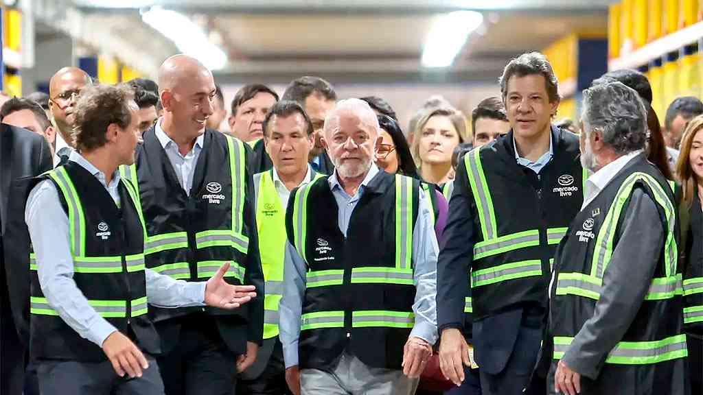 Isenção no Imposto de Renda mobiliza o presidente Lula | O presidente Lula visita o complexo de logística do Mercado Livre, em Cajamar (SP), após viagem ao norte de Minas