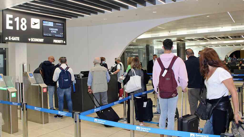 Passageiros de São Paulo são detidos na Itália com 35 kg de cocaína | Autoridades do Aeroporto Fiumicino localizaram drogas em bagagens vindas do Brasil