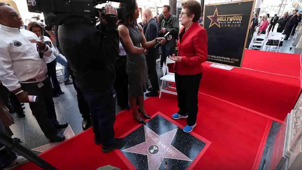 Billie Jean King é homenageada com estrela na Calçada da Fama de Hollywood | Ex-tenista foi homenageada na categoria de entretenimento esportivo