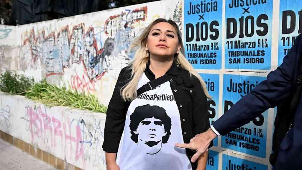 Ex-companheira diz que Maradona foi mantido isolado antes da morte | Verónica Ojeda se relacionou com Maradona de 2005 a 2014
