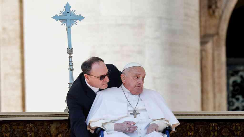 Papa apresenta melhora, mas se ausenta da missa de Ramos | Papa Francisco durante missa do Jubileu, em 6 de abril