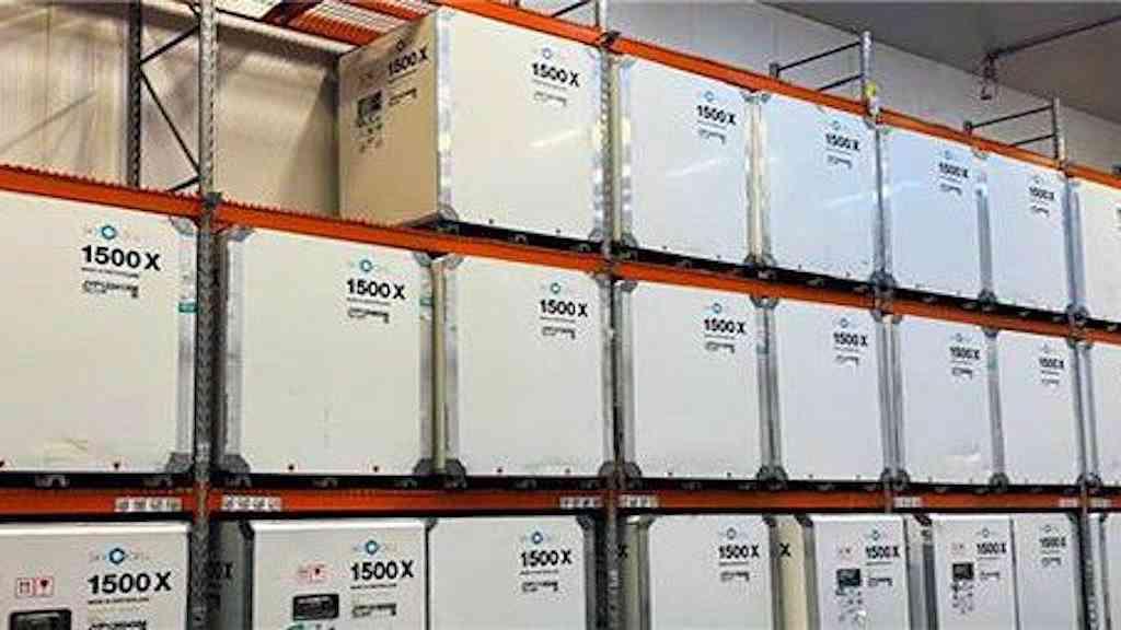Brasil recebe mais de 1 milhão de doses de vacinas contra a dengue | A carga veio da Irlanda e é composta por 61 volumes, com peso bruto de 40.475 quilos