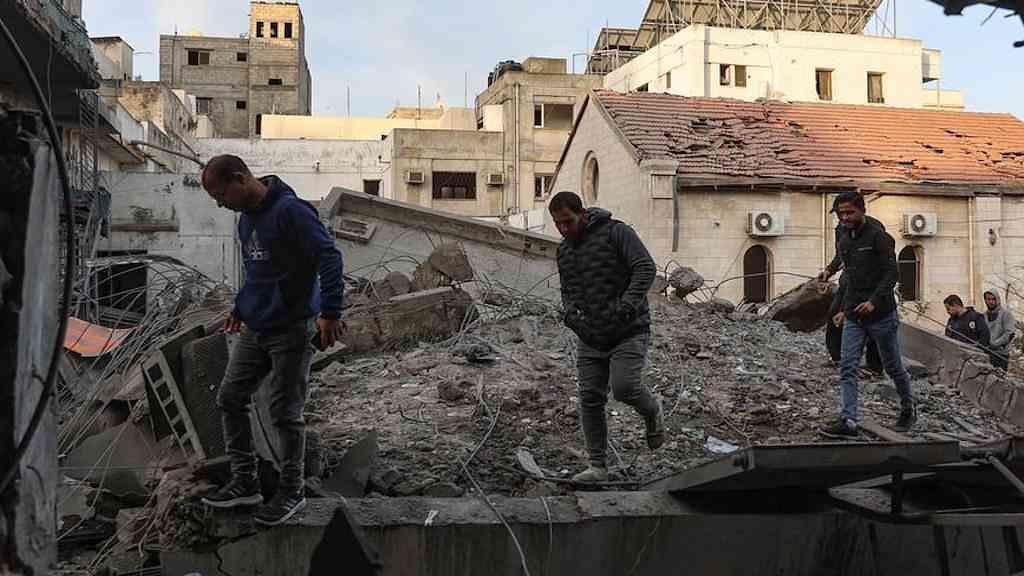 Bombardeio de Israel desativa hospital no norte da Faixa de Gaza | Hospital Al-Ahli é um dos últimos em funcionamento na Cidade de Gaza e já sofreu cinco ataques