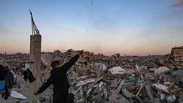 Bombardeio em Gaza: Hospital Atacado e Feridos