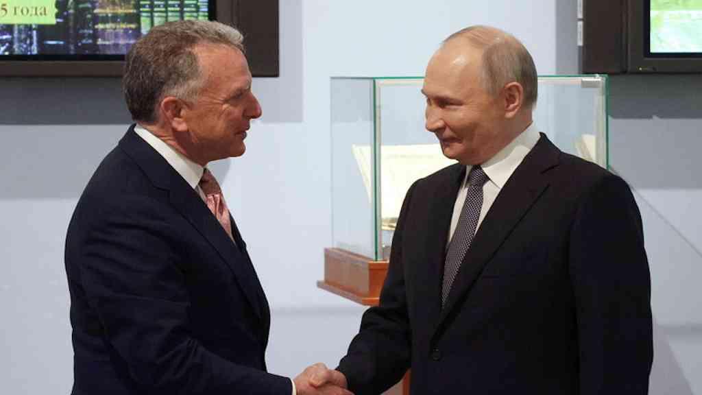 Enviado de Trump afirma que Putin está aberto à paz permanente | Witkoff e Putin em São Petersburgo