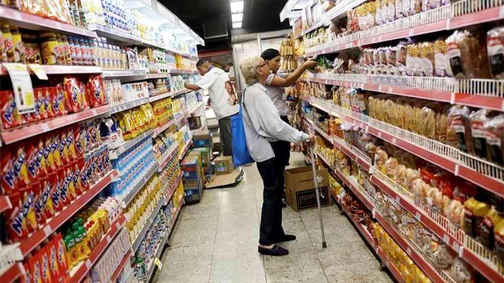 Quase três quartos da população percebem preços mais altos, no dia a dia | Os preços dos alimentos passaram a subir, após a alta do dólar