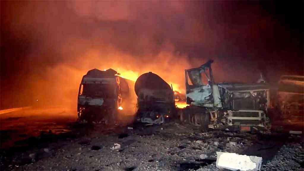 Bombardeio norte-americano ao Iêmen deixa mais de 70 mortos | Caminhões-tanque foram destruídos no ataque de mísseis norte-americanos ao porto iemenita