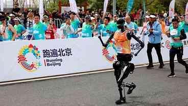 Baterias Chinesas Potencializam Robôs em Meia-Maratona