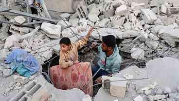 Israel intensifica ataques em Gaza e suspende vacinação