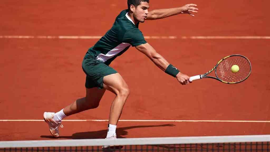 Alcaraz desiste do Masters de Madri por lesão e foca em Roland Garros | Ao 21 anos, tenista espanhol luta contra lesões no tendão e na virilha