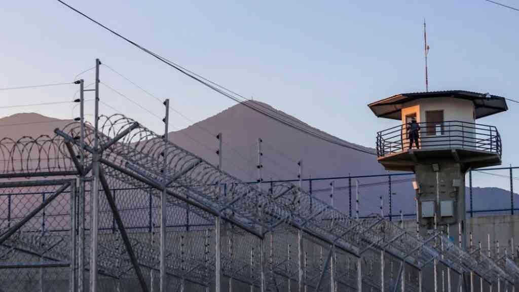 Justiça dos EUA ordena retorno de venezuelano deportado por engano | Juiz dos EUA ordena o retorno de imigrante venezuelano deportado para El Salvador